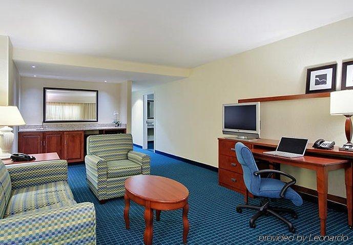 Courtyard Fort Myers At I-75 And Gulf Coast Town Center Estero Exterior foto